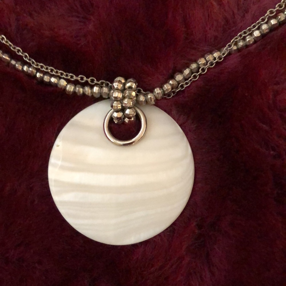 Silver shell necklace - Picture 2 of 5